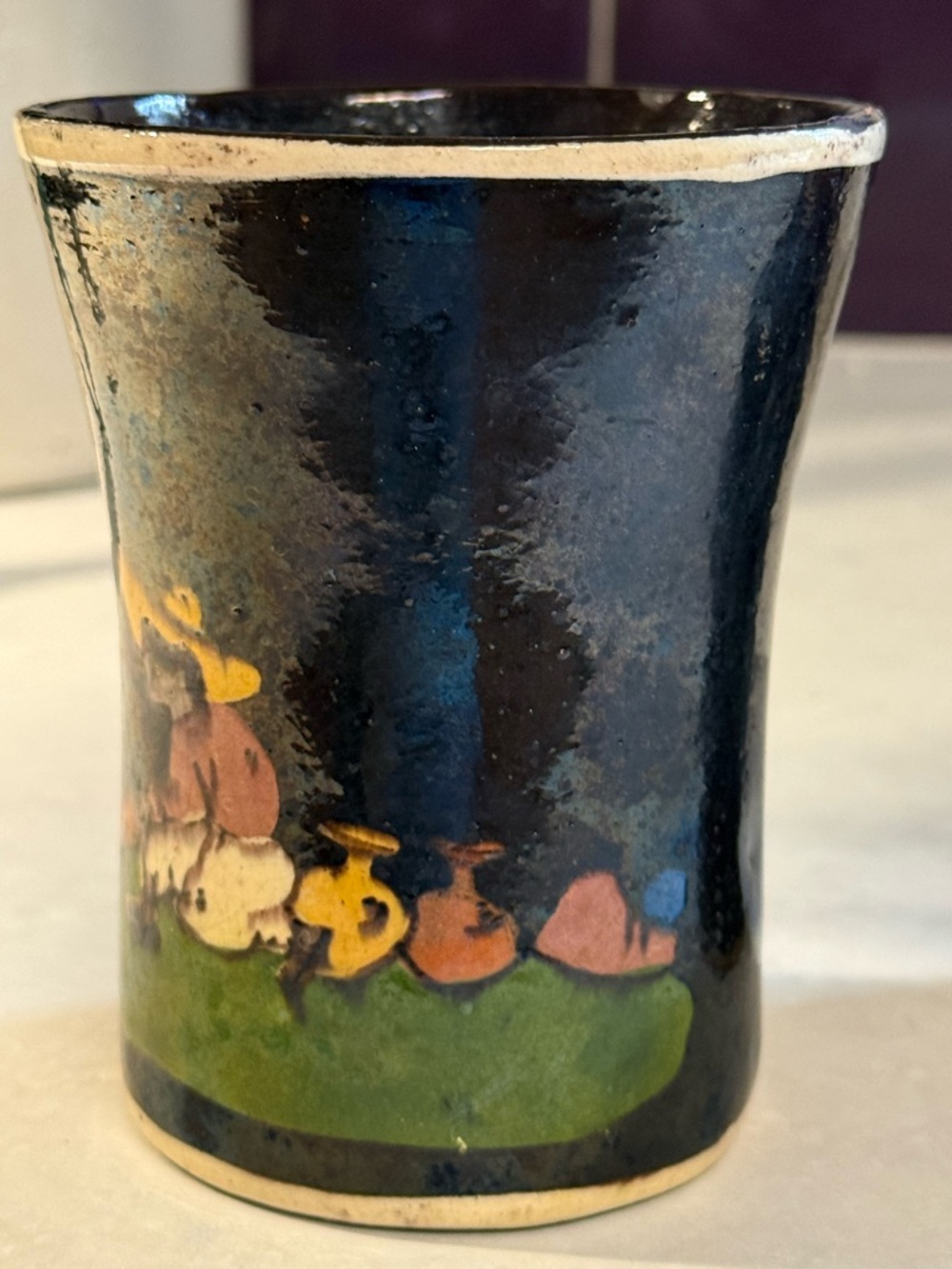 vintage hand-painted Mexican terracotta cup or vase and small pitcher. - Picture 7 of 10